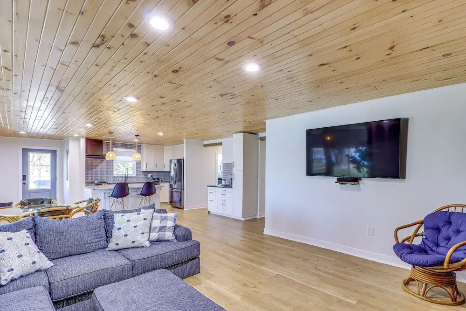 Modern Buckeye Lake Retreat: Game Room & Fire Pit!