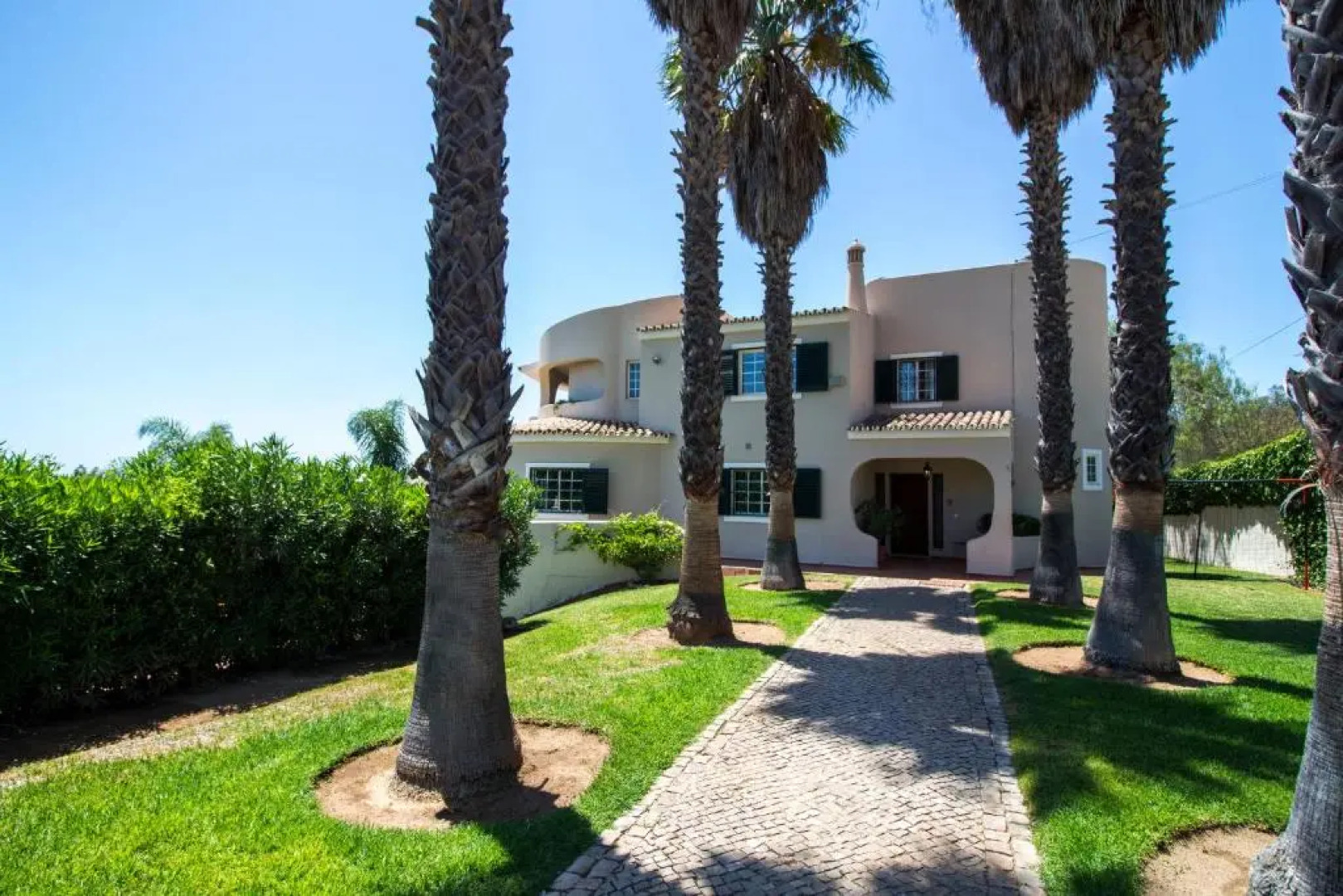 Villa Bliss 450 m2 Luxury Oasis with Saltwater Pool