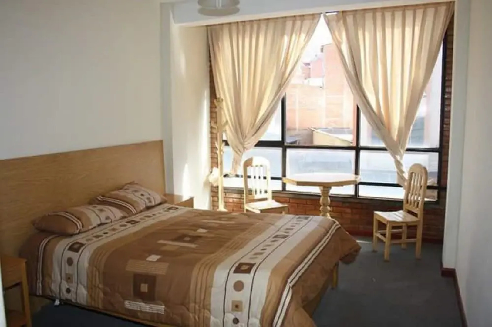 Hostal El Lobo - Hostel