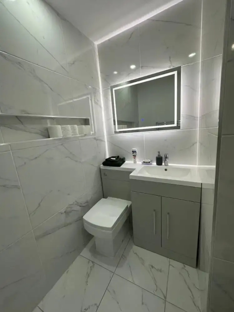 Immaculate 4-bed Detached House in Bootle