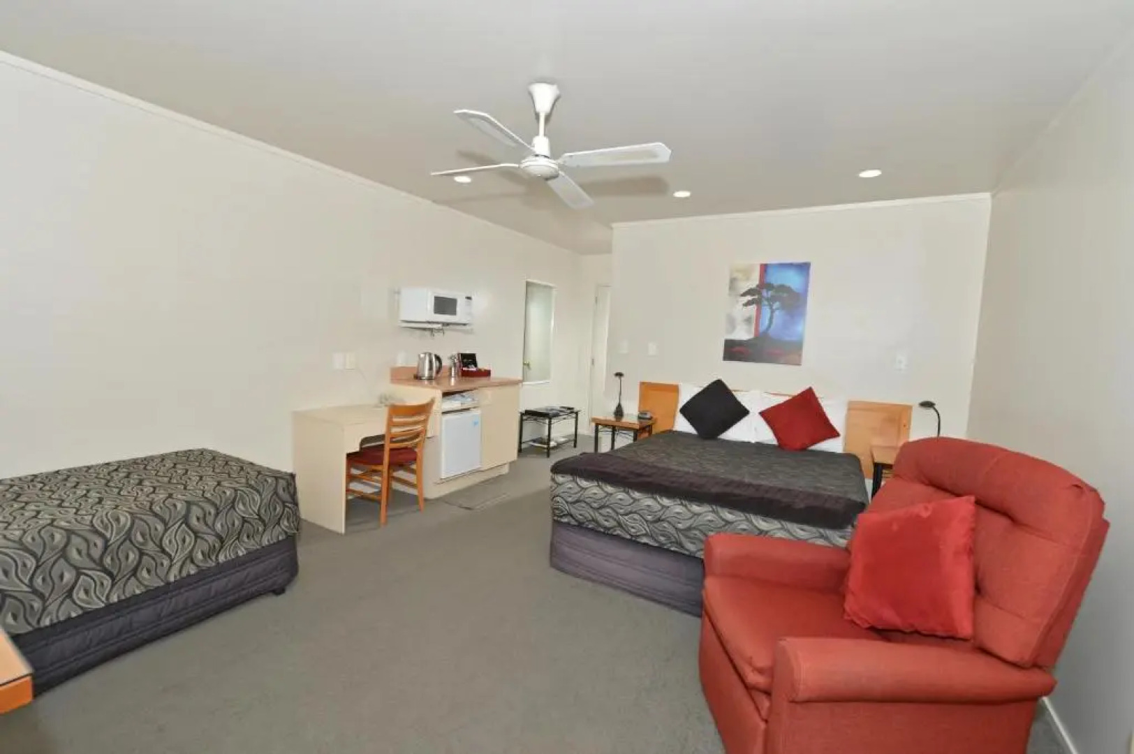 Bk's Pohutukawa Lodge