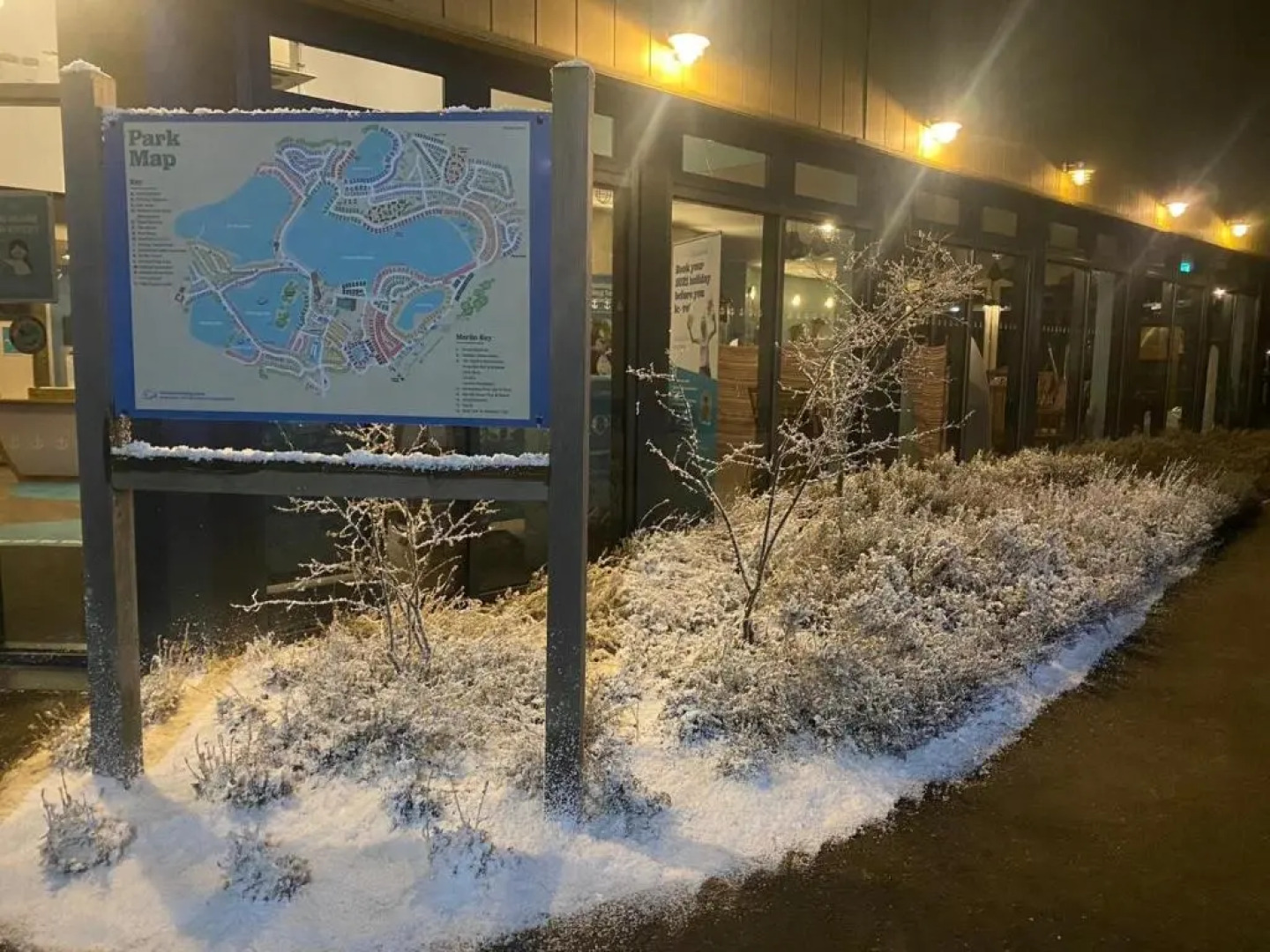 Woodpecker Log Cabin with hot tub, pizza oven bbq entertainment area, lakeside with private fishing peg situated at Tattershall Lakes