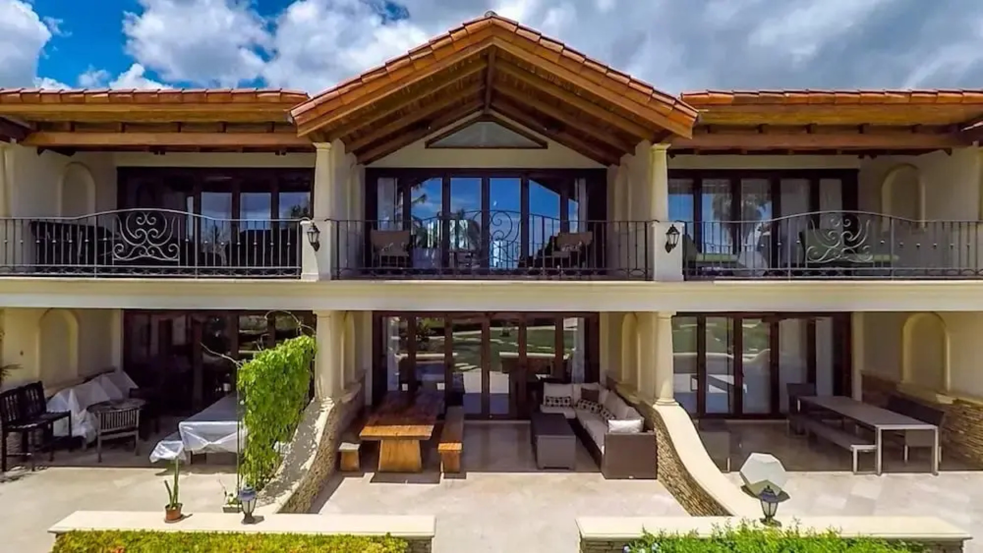 Chic Condo with a Stylish Coastal Design in an Exclusive Condo Community with Direct Beach Access