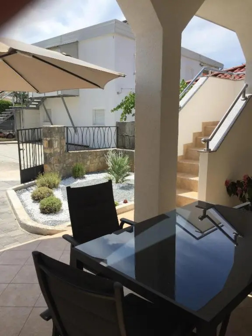 Apartments with a parking space Pirovac, Sibenik - 18700