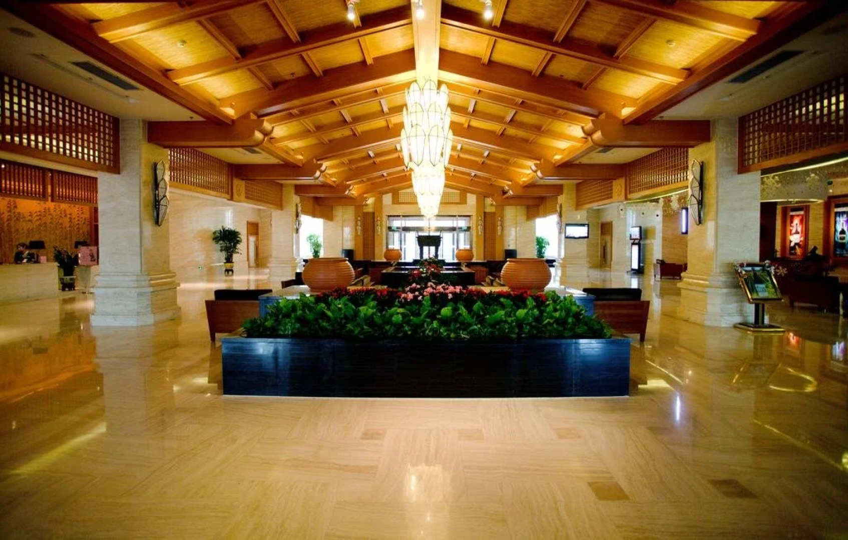 Grand Metropark Hotel Violet Swan