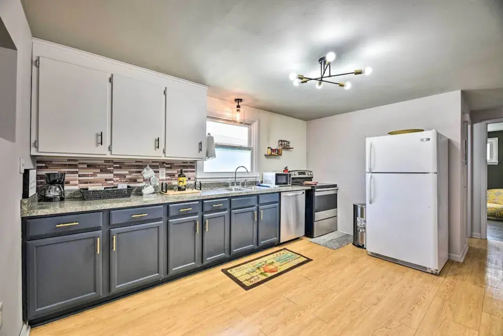 Charming Buffalo Apt: 18 Mi to Niagara Falls!