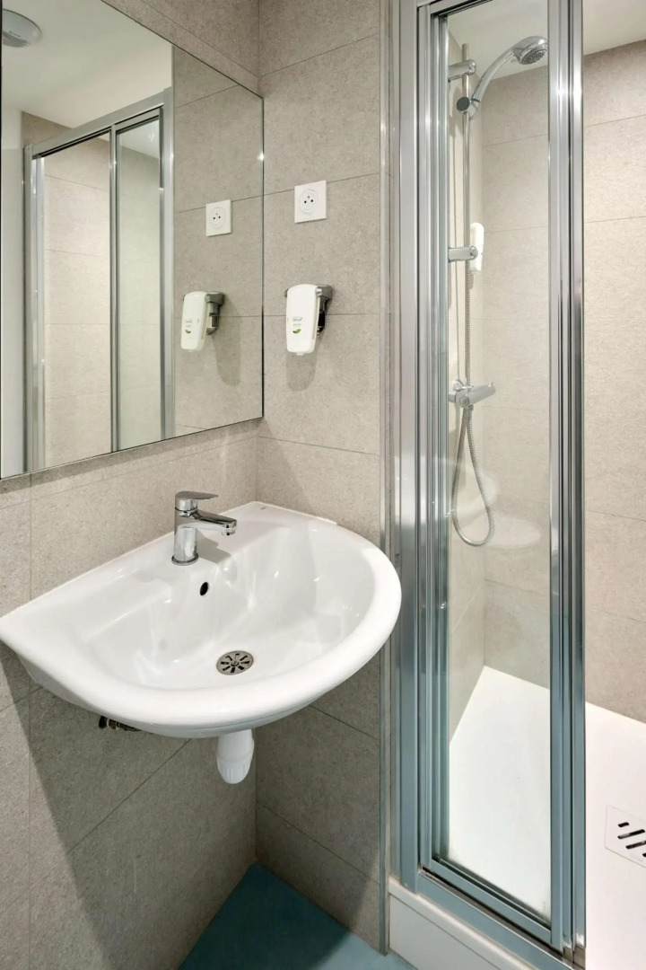 Hotel Kyriad Direct Moulins Sud