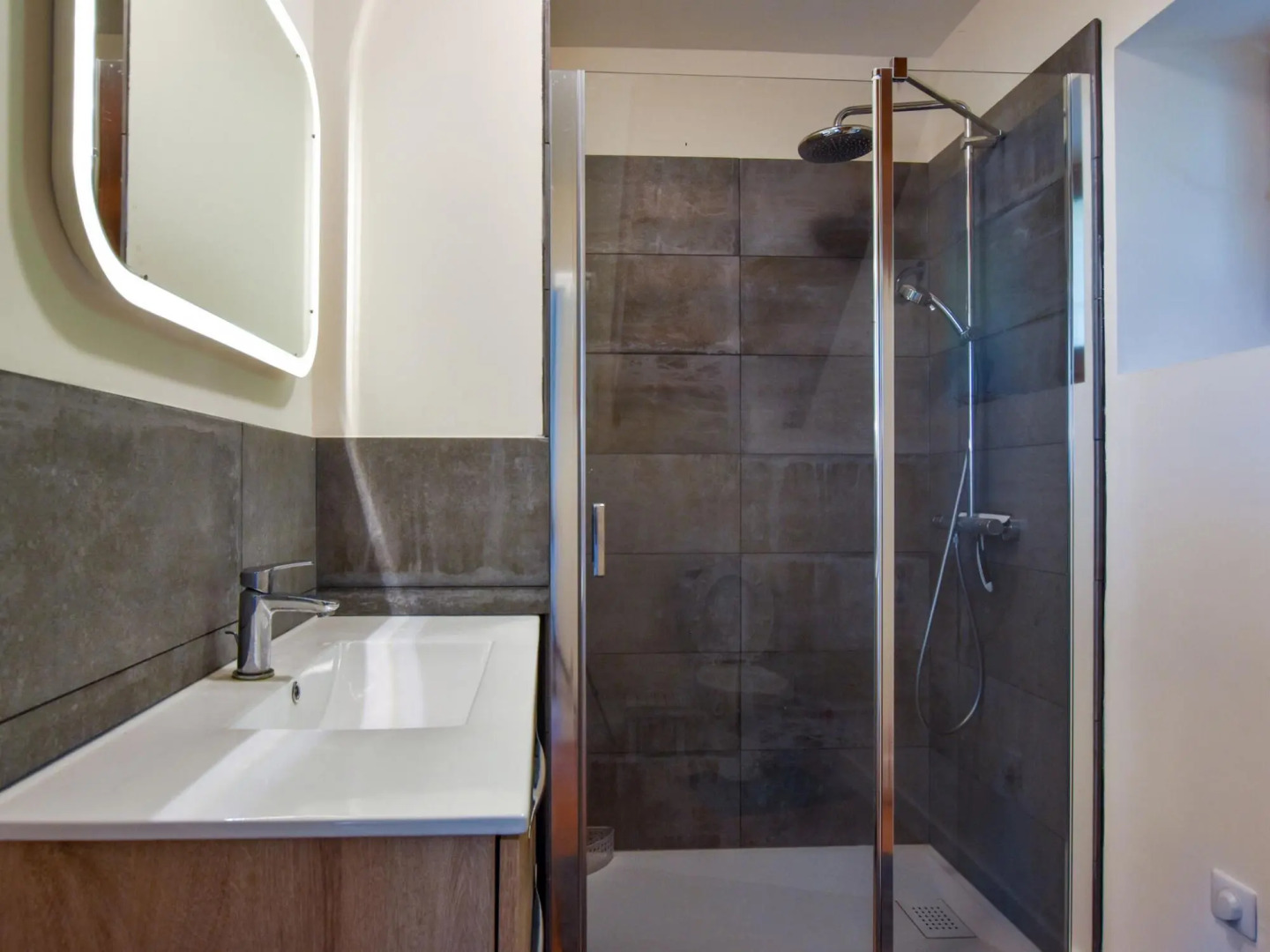 Gorgeous Mansion in Thizay With Private Swimming Pool!