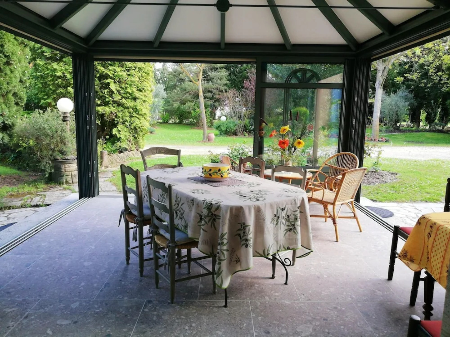 House With 2 Bedrooms In Le Thor With Furnished Garden And Wifi