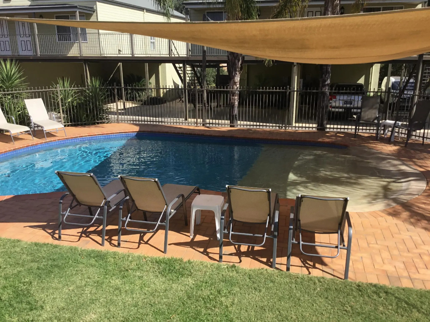 Bridges on Meninya Motel & Apartments