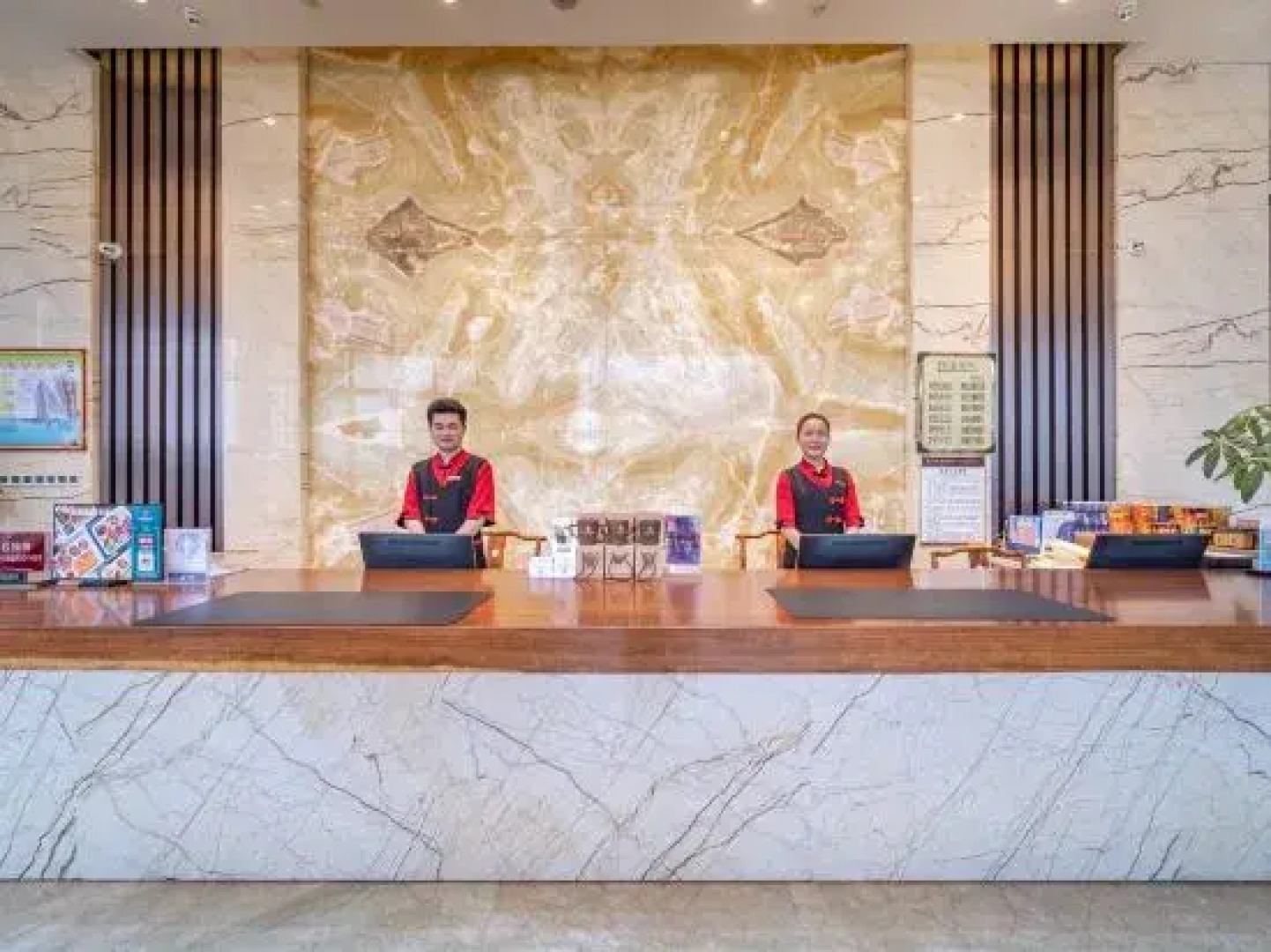 Lingshan Xi Orange Litchi Hotel