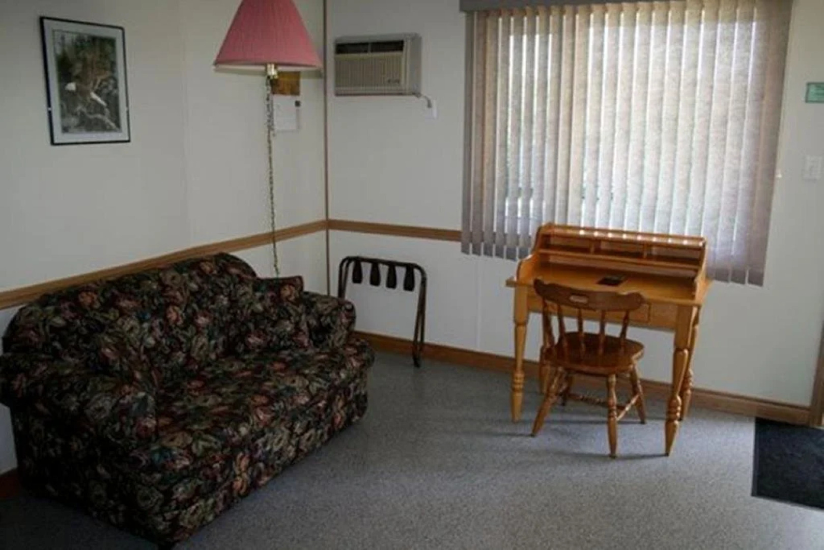 Lanes Riverhouse Inn & Cottages