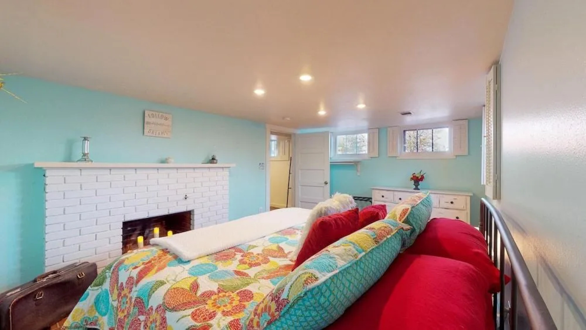 Mulberry Place: A Charming Cottage Near Old Town!