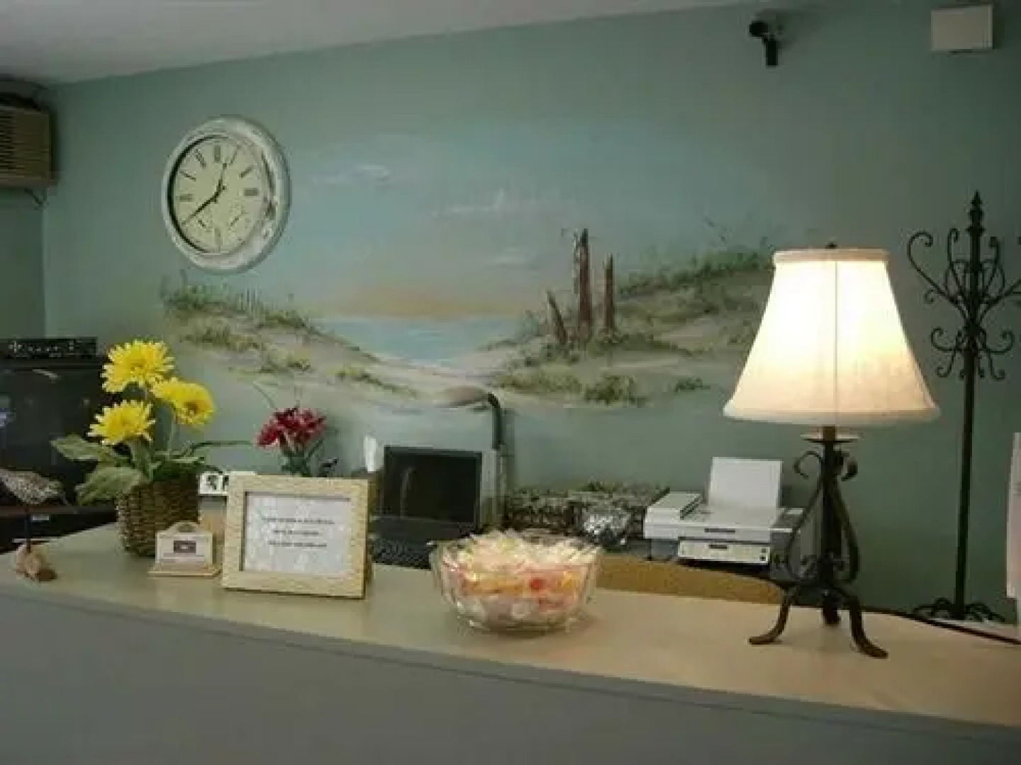 Rocky Neck Inn & Suites