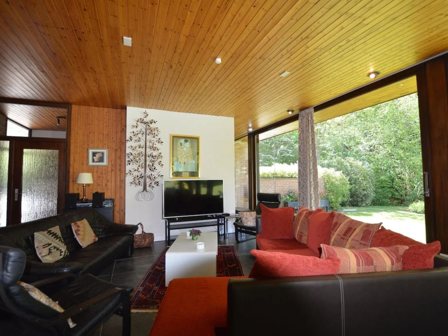 Luxury Villa with Swimming Pool near F1 Circuit