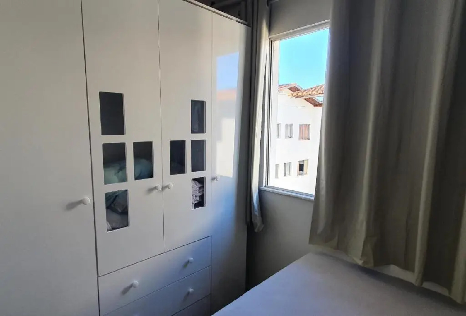 APÊ NOVO! top. 2 quartos c/ar condicionado. 300MB.