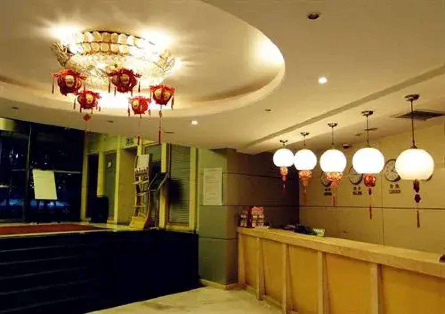 Shanghai Lakeside Holiday Inn Hotel