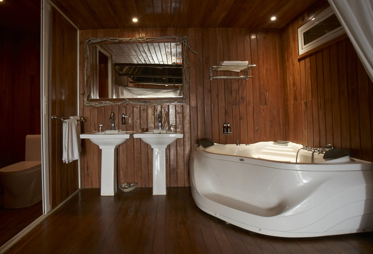 Catembe Gallery Hotel