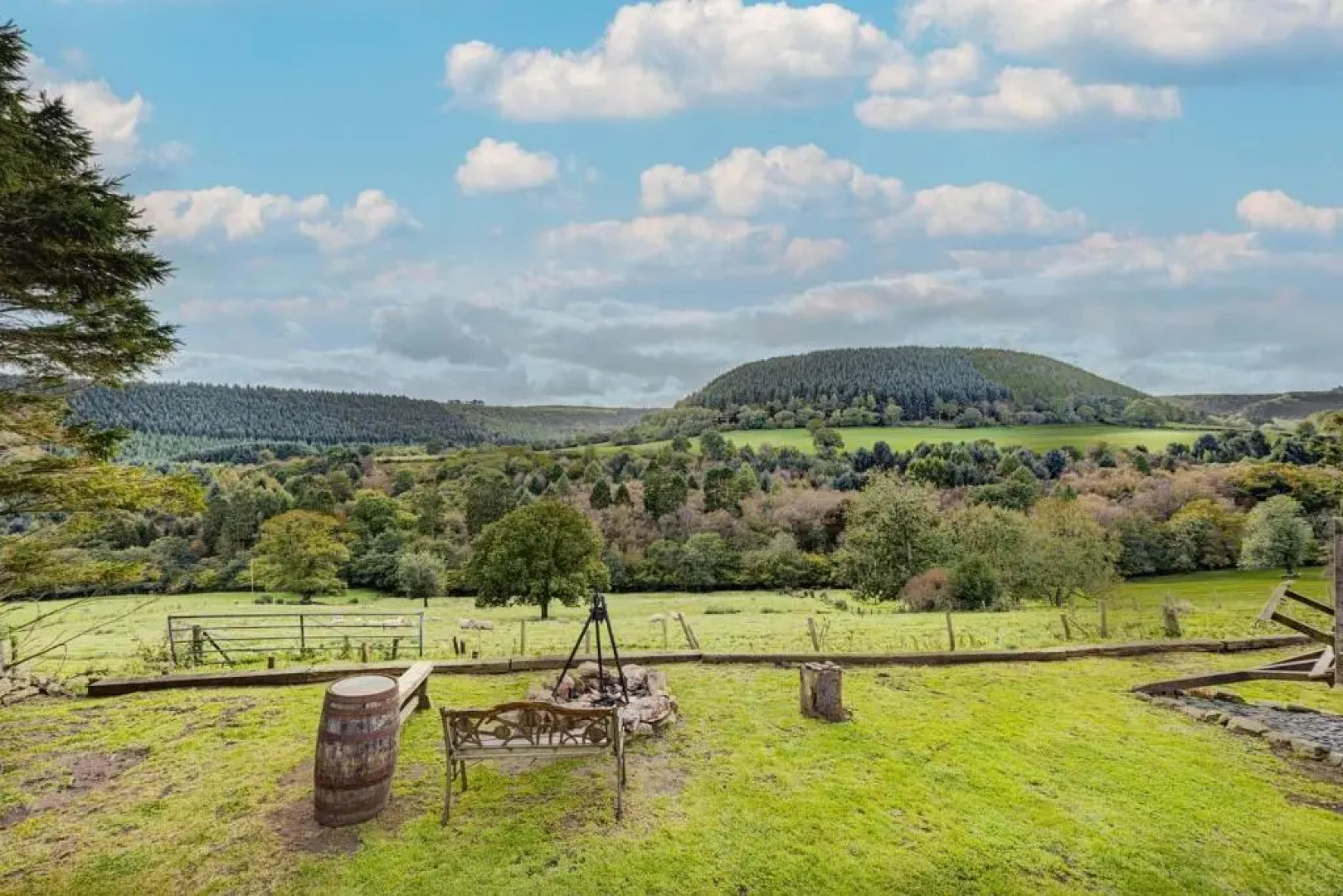 2x Double Bed - Glamping Wagon, Dalby Forest