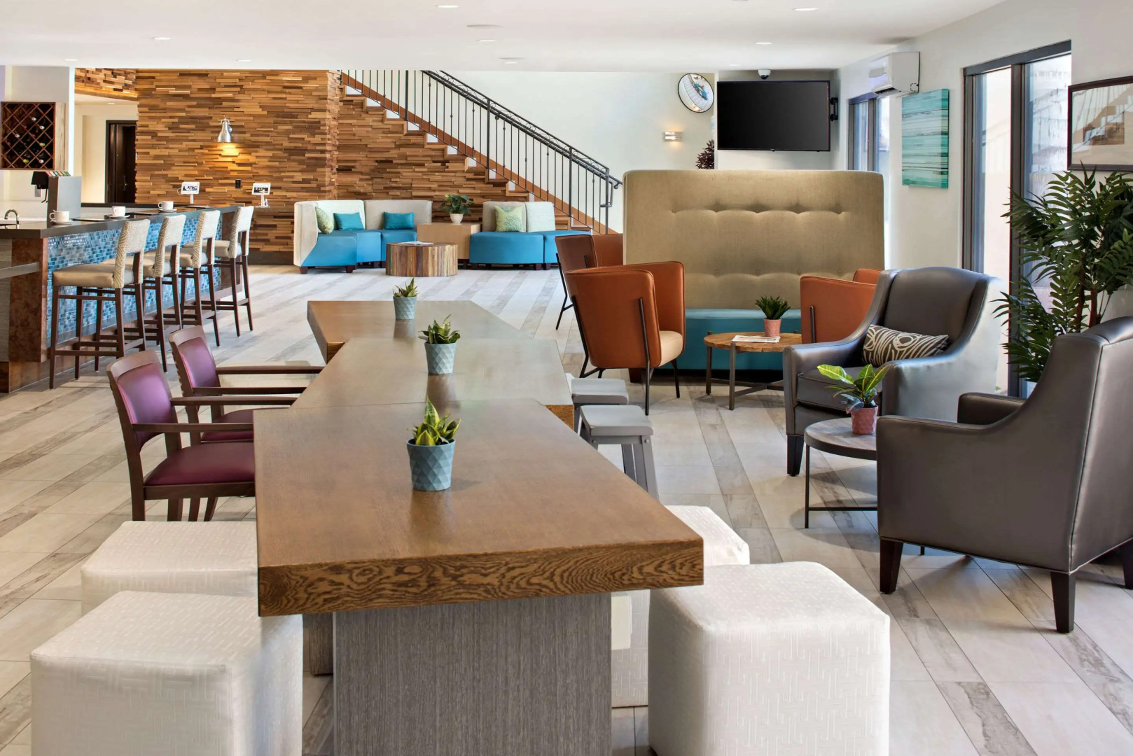 The Cove Hotel, Long Beach