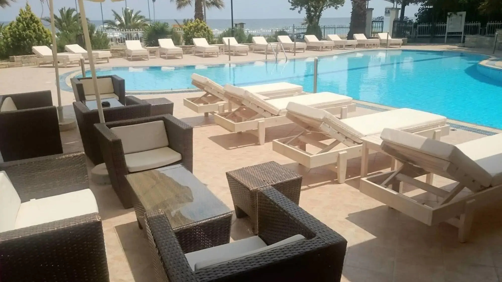 Golden Beach Agiocampos Hotel