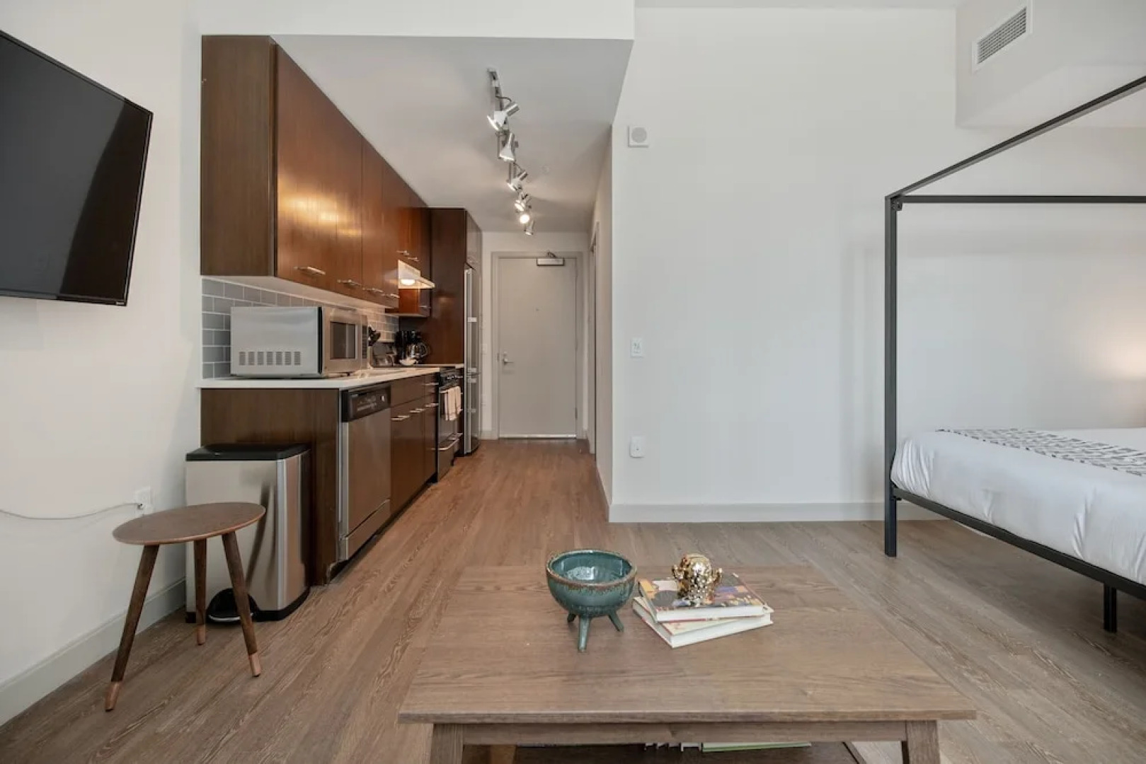 The Luxe Suites at University City