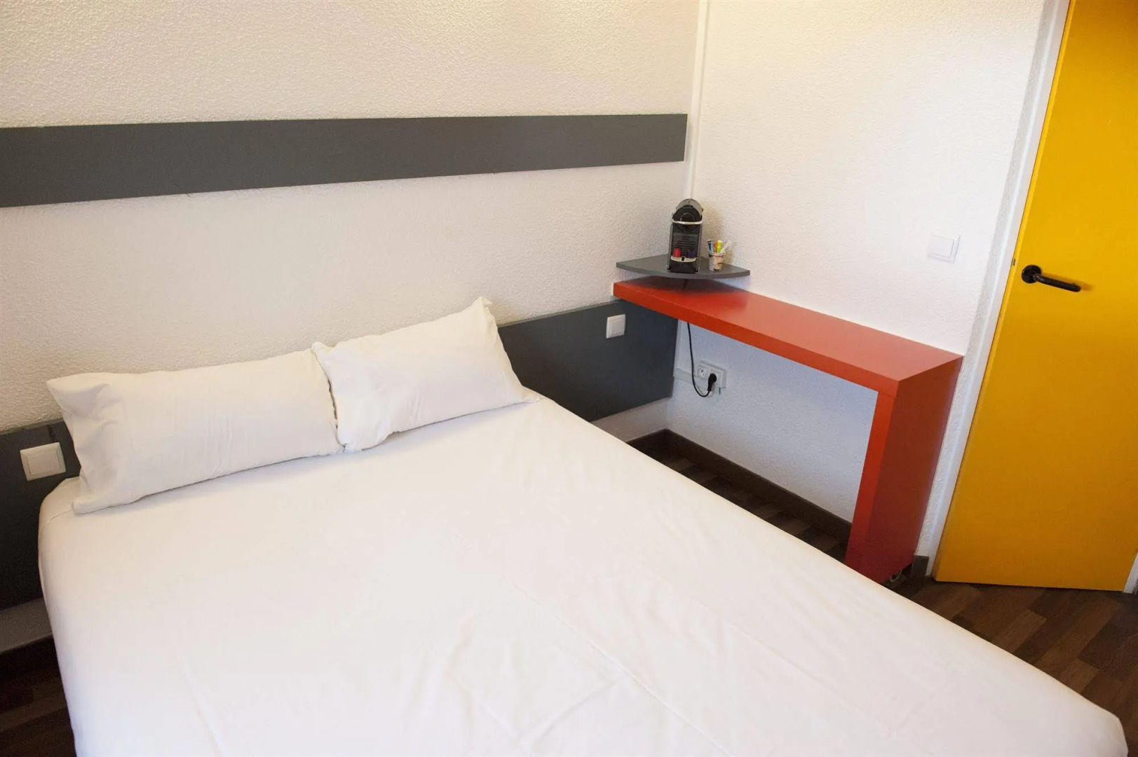 Egg Hotel Goussainville CDG