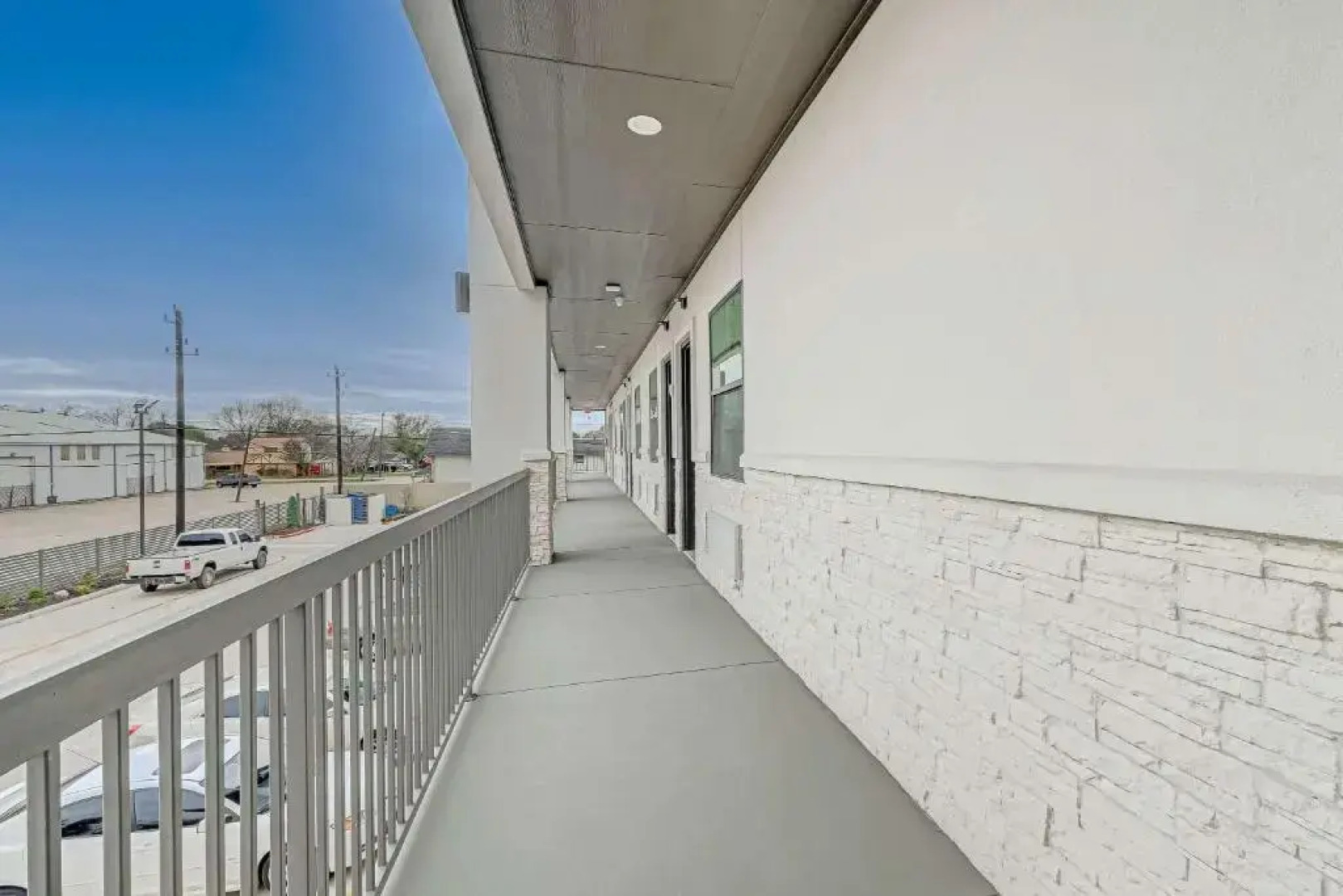 Comfeeni Inn and Suites