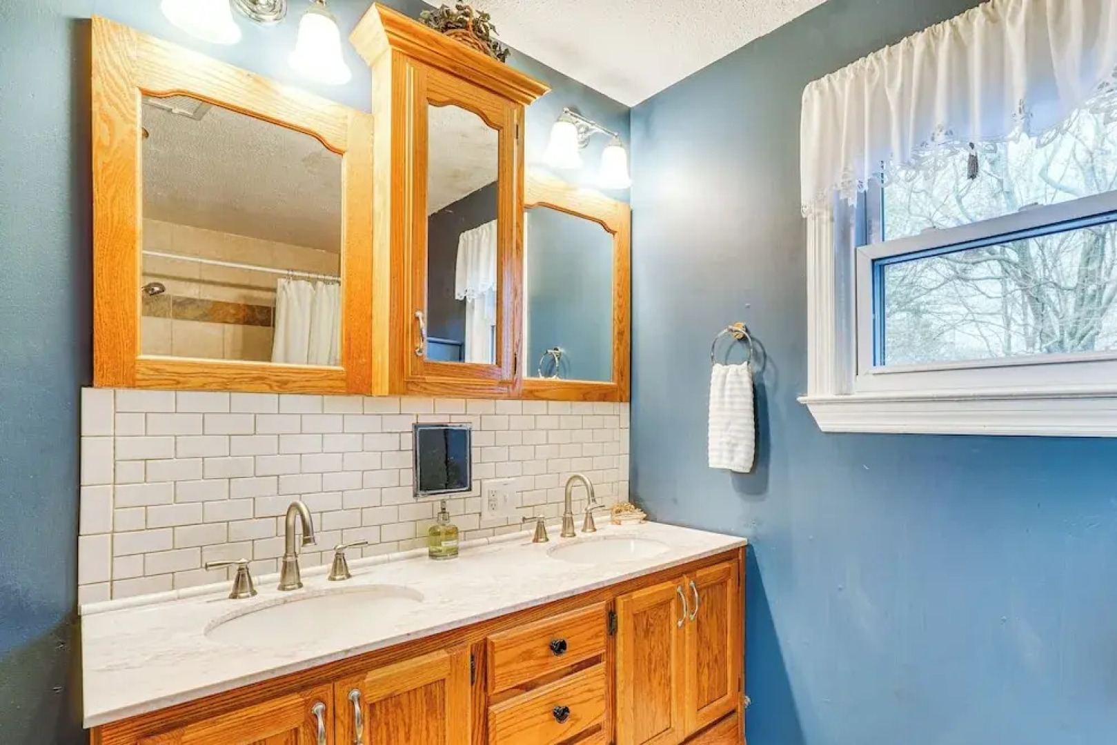 < 1 Mi to Main St Berryville: Spacious Family Home