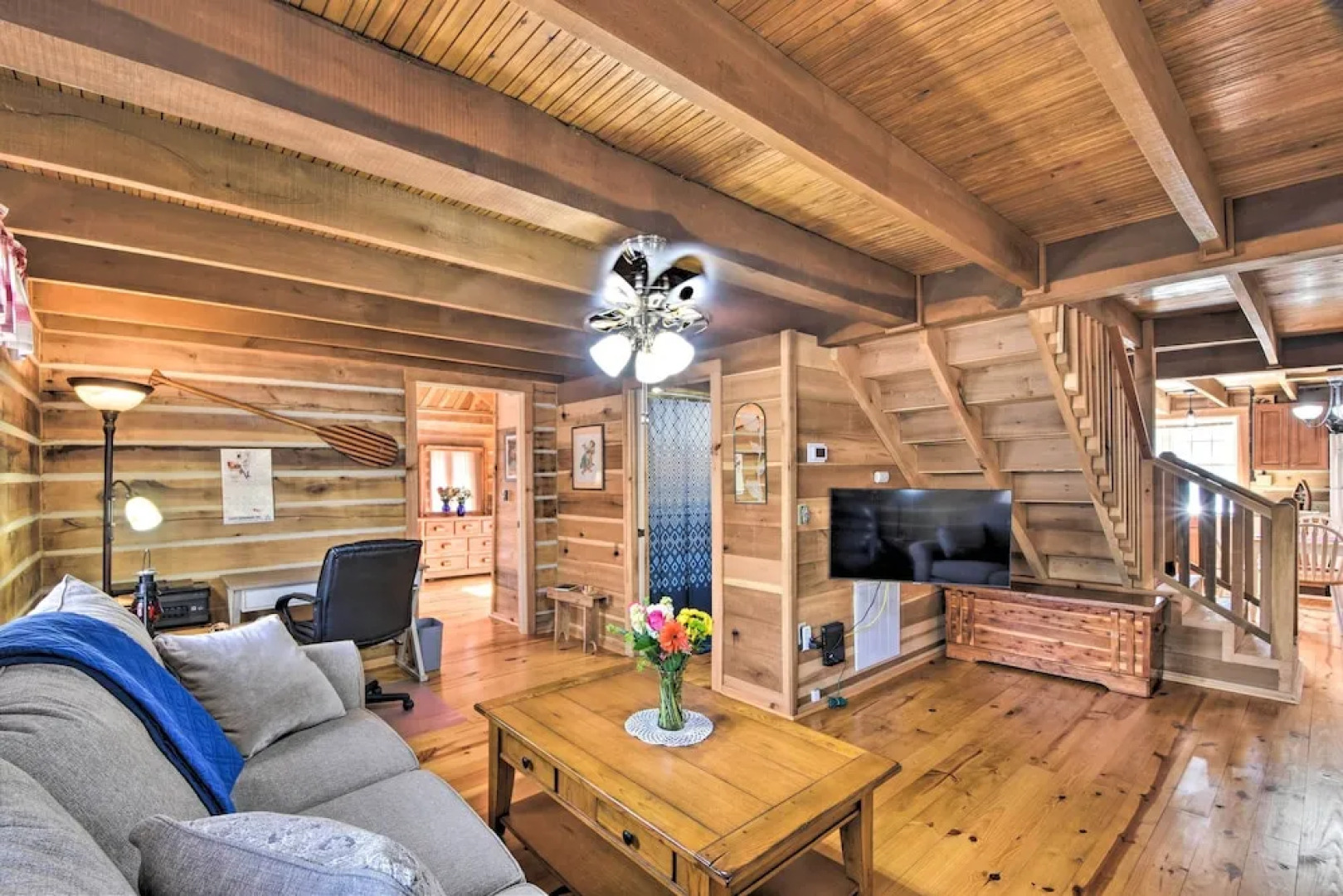 The Lake Place Cabin w/ Golf Cart & Free Kayaks!