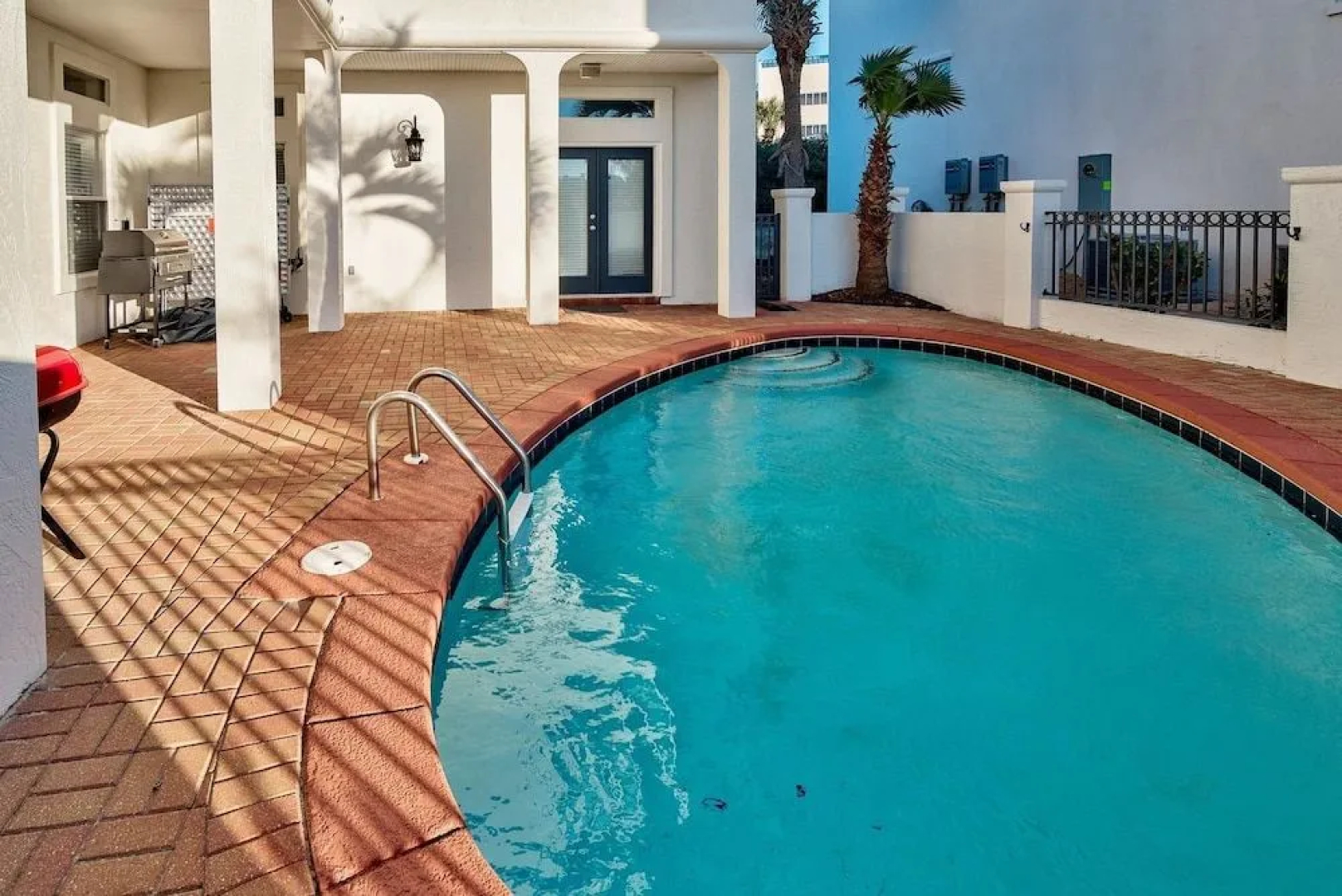 Coastal Vue 5 Bedroom Holiday Home by Five Star Properties