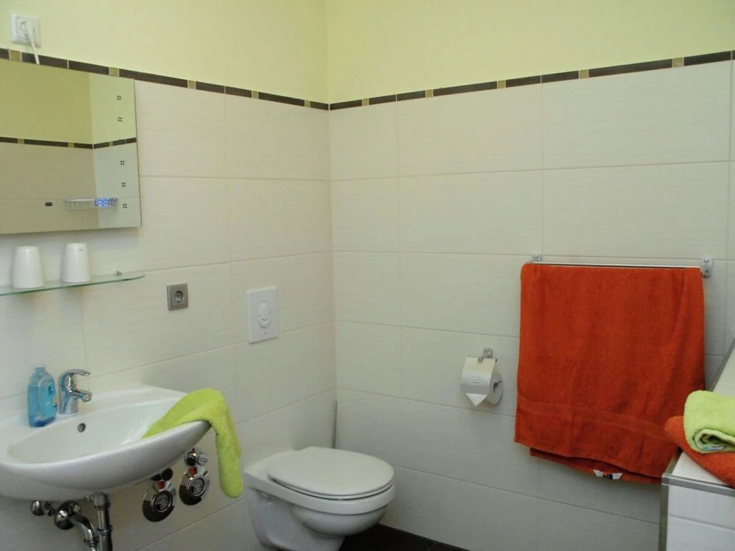 Beachside Apartment in Pepelow with Garden