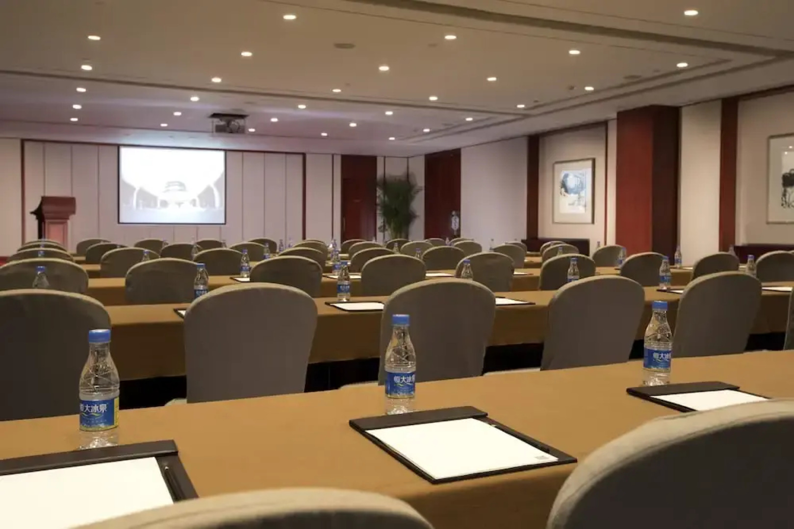 Ovation Seven-Cultivation Hotel