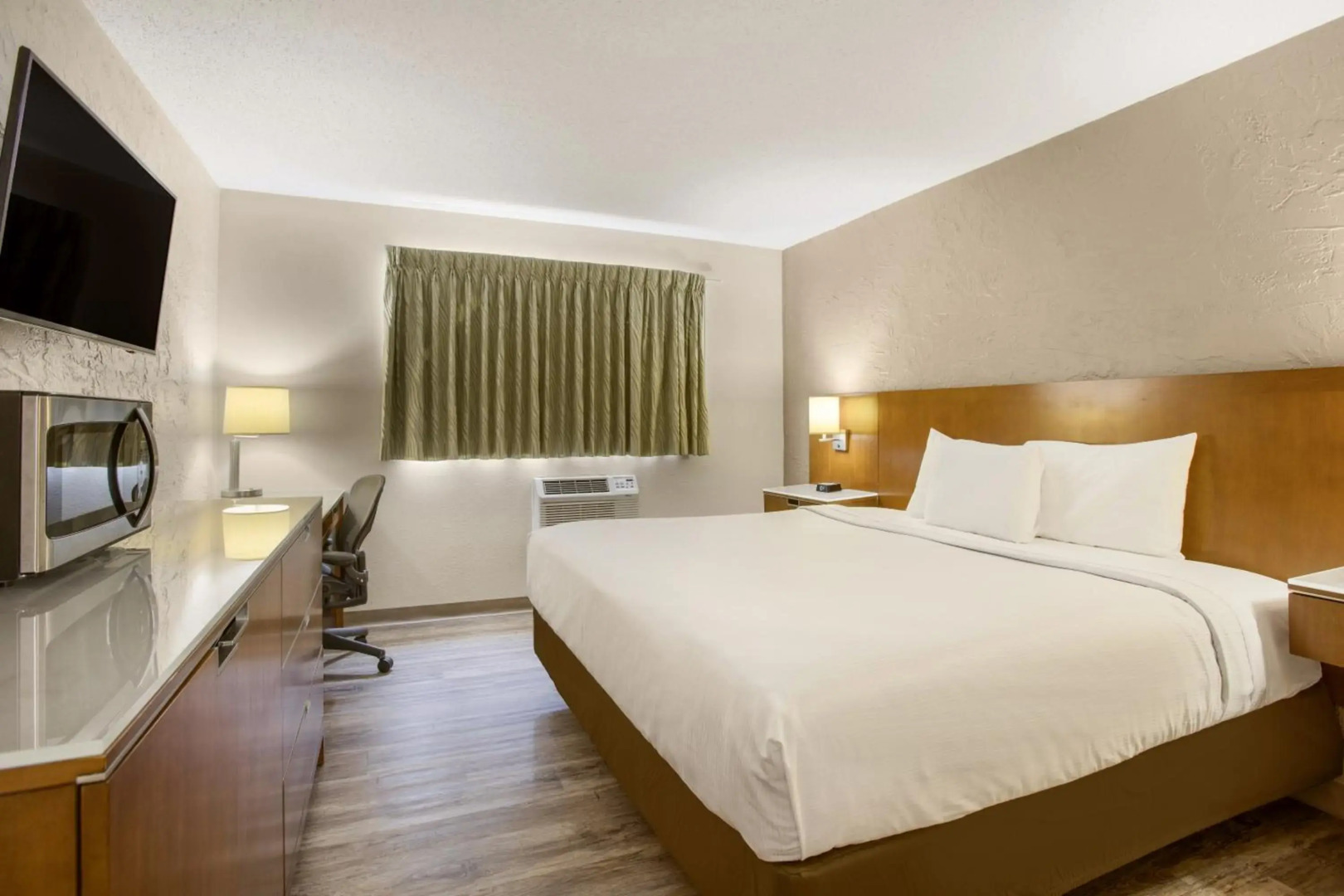 Rodeway Inn & Suites Grand Rapids Southeast
