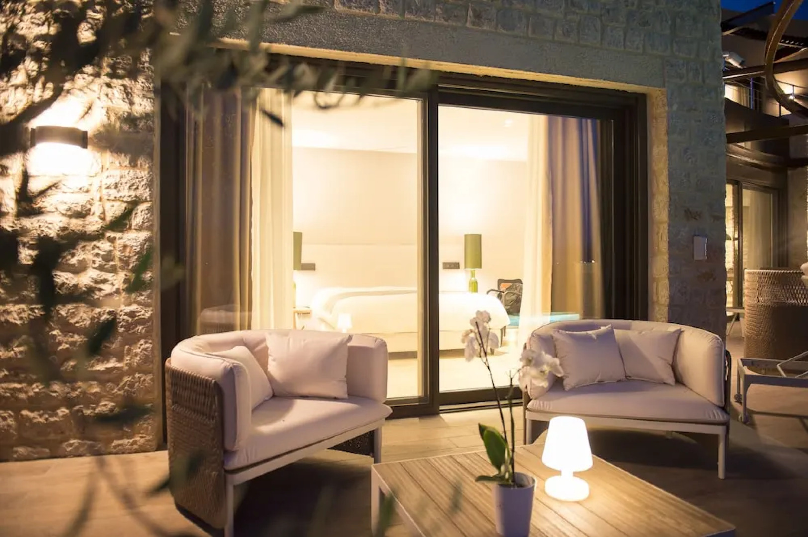 Captivating 5br Pool Villa Close Navarino Golf