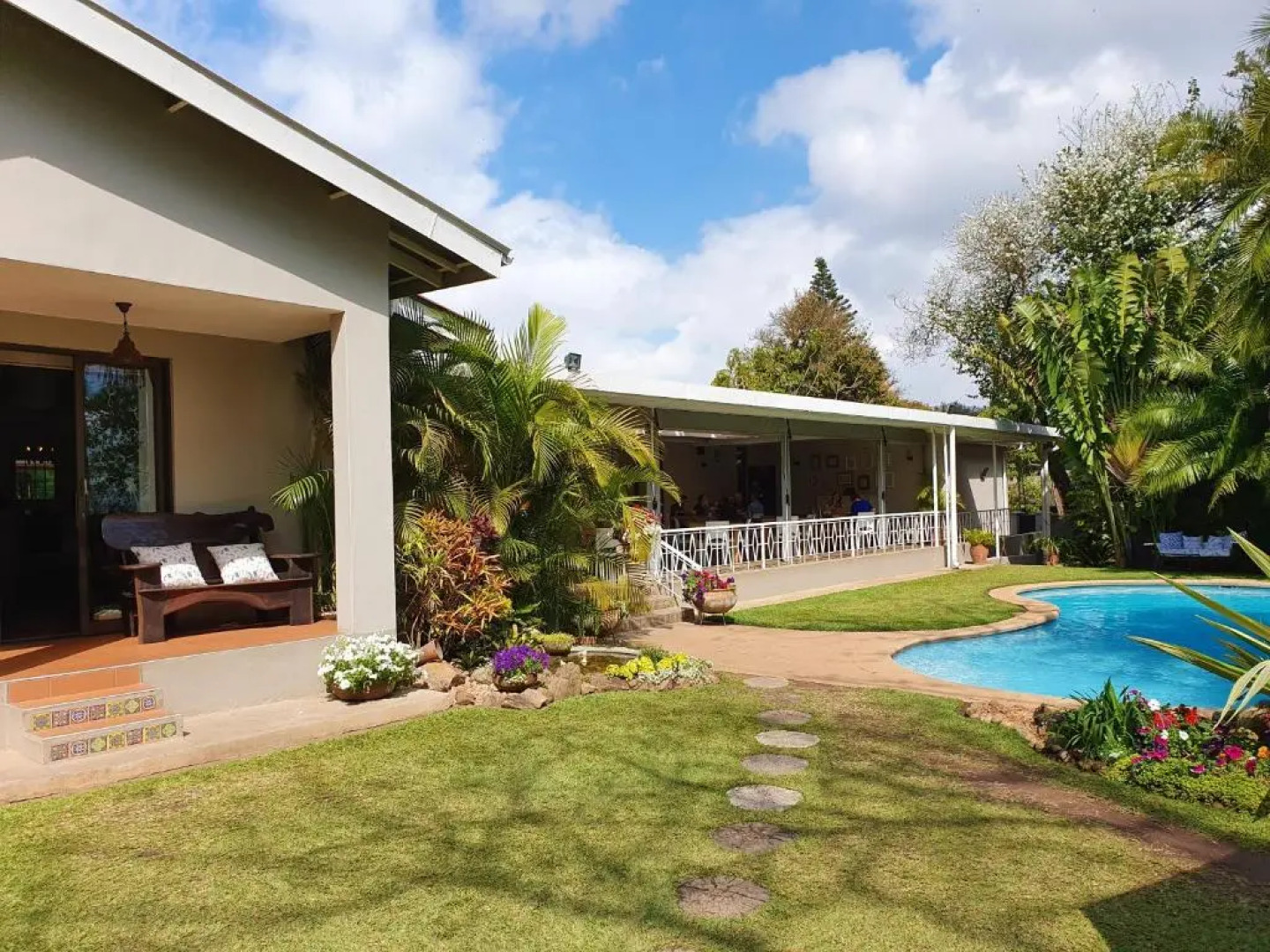 Mijn Kitchen Coffee Shop and B&B