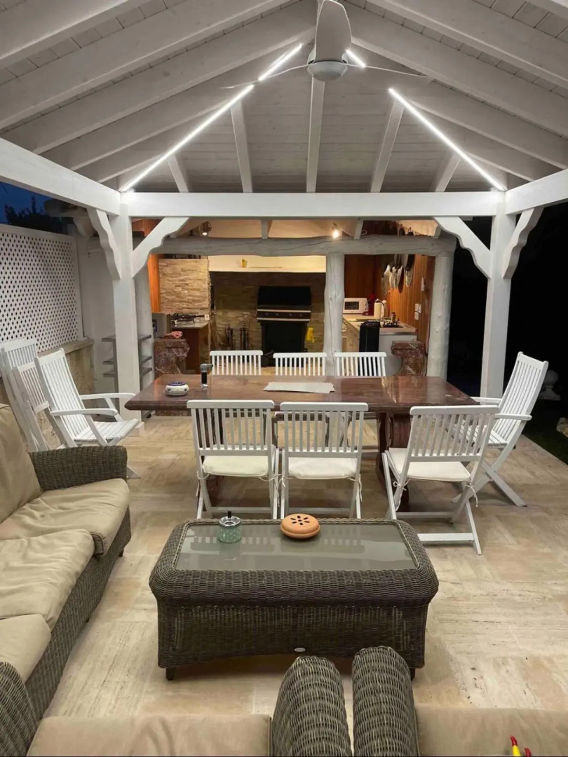 Habitación con cama extra doble más sofa cama apta hasta para 4 personas con baño privado