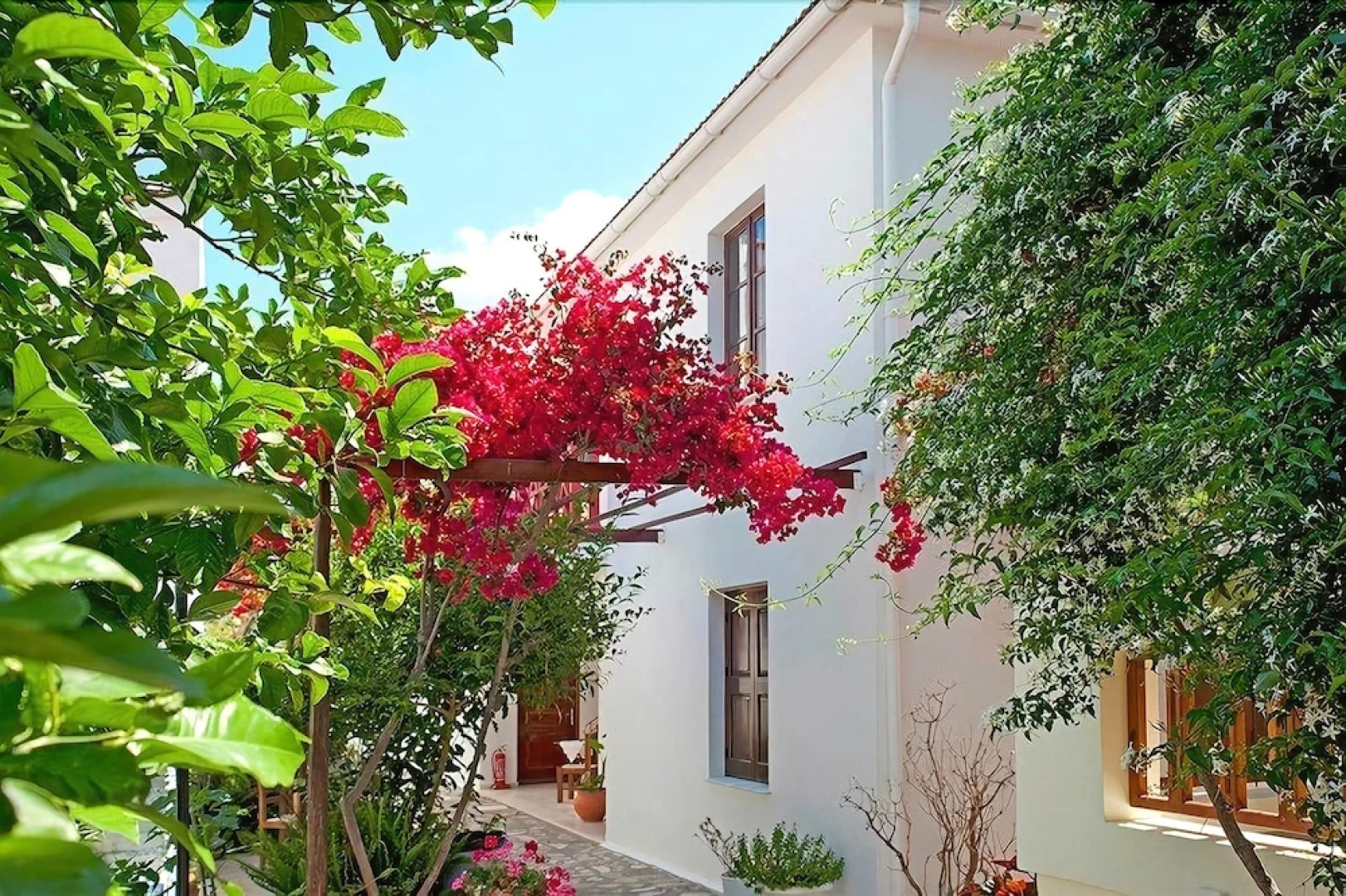 Maria Studios & Apartments