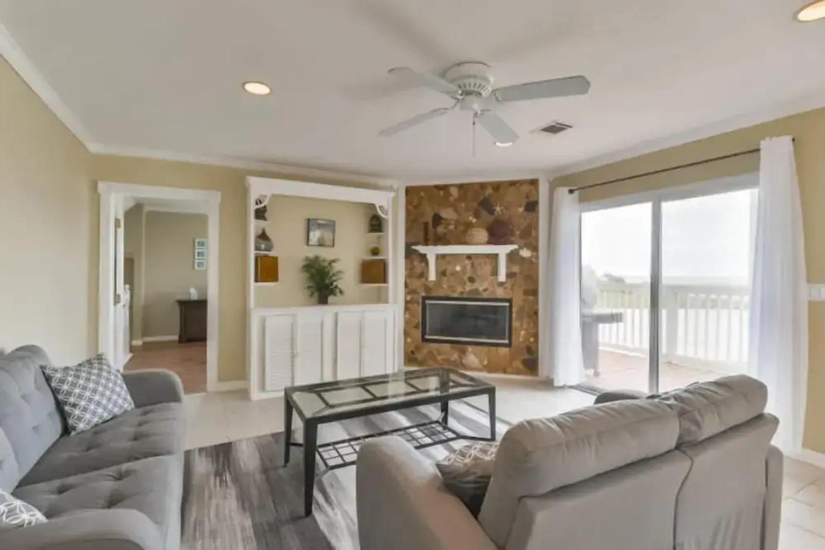 Fun in the Sun in Seabrook Kemah Huge Deck Games Fishing Pet Friendly