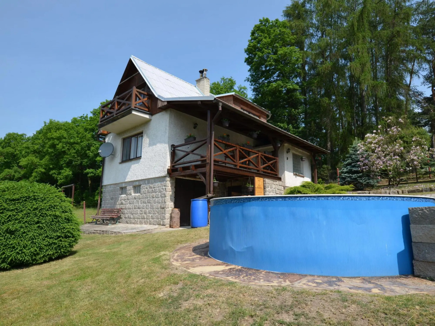 House With the Pool and Fenced Garden, Great View at Trosky Castle