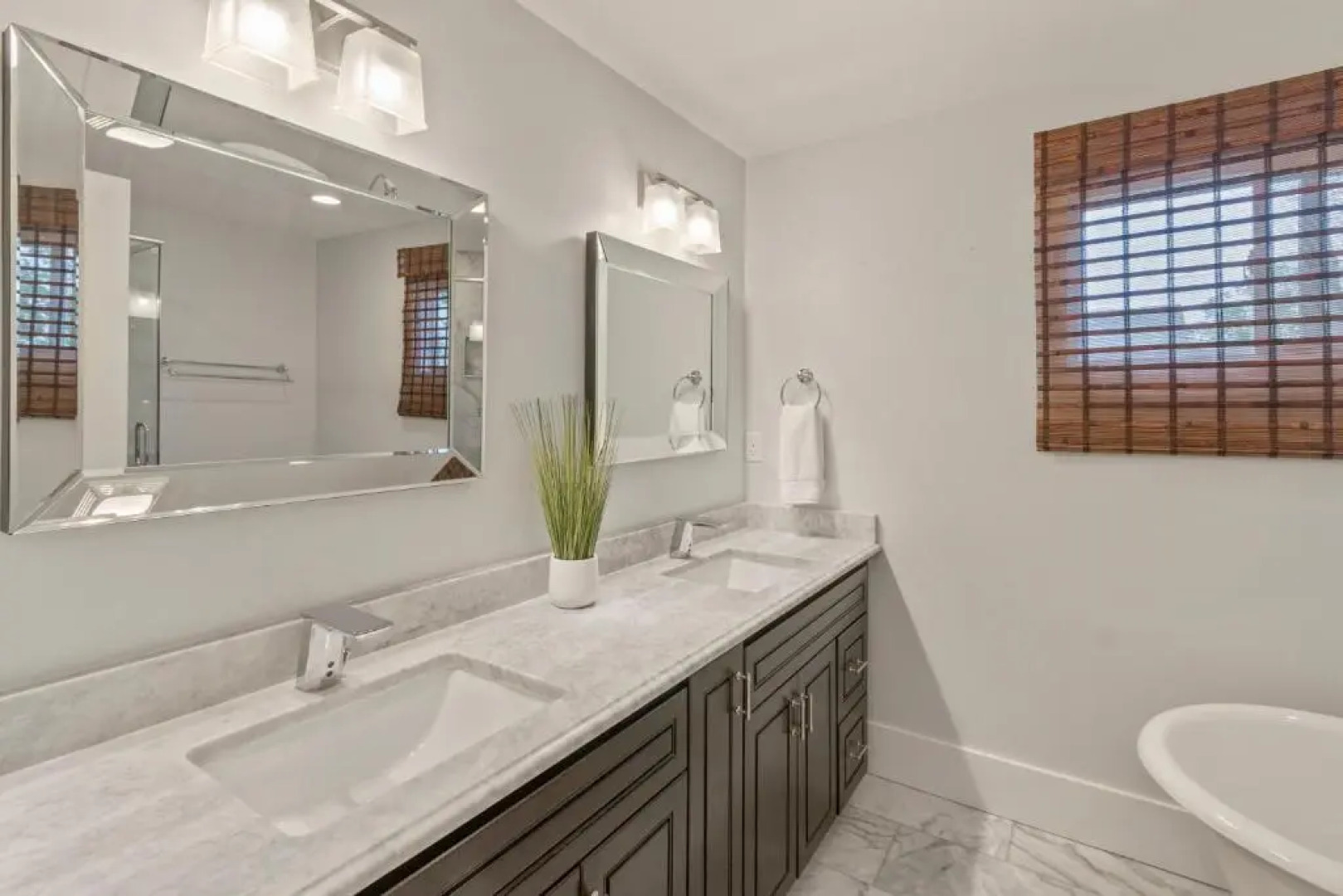 Gorgeous Downtown Bungalow, Walk Everywhere!!!