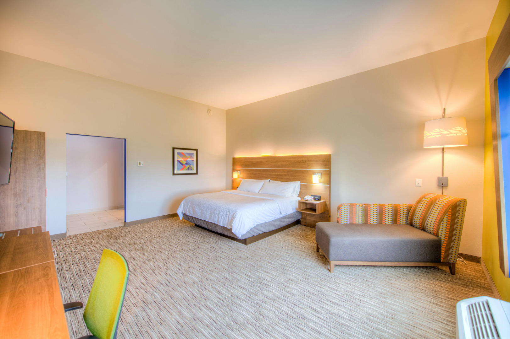 Holiday Inn Express & Suites Remington by IHG