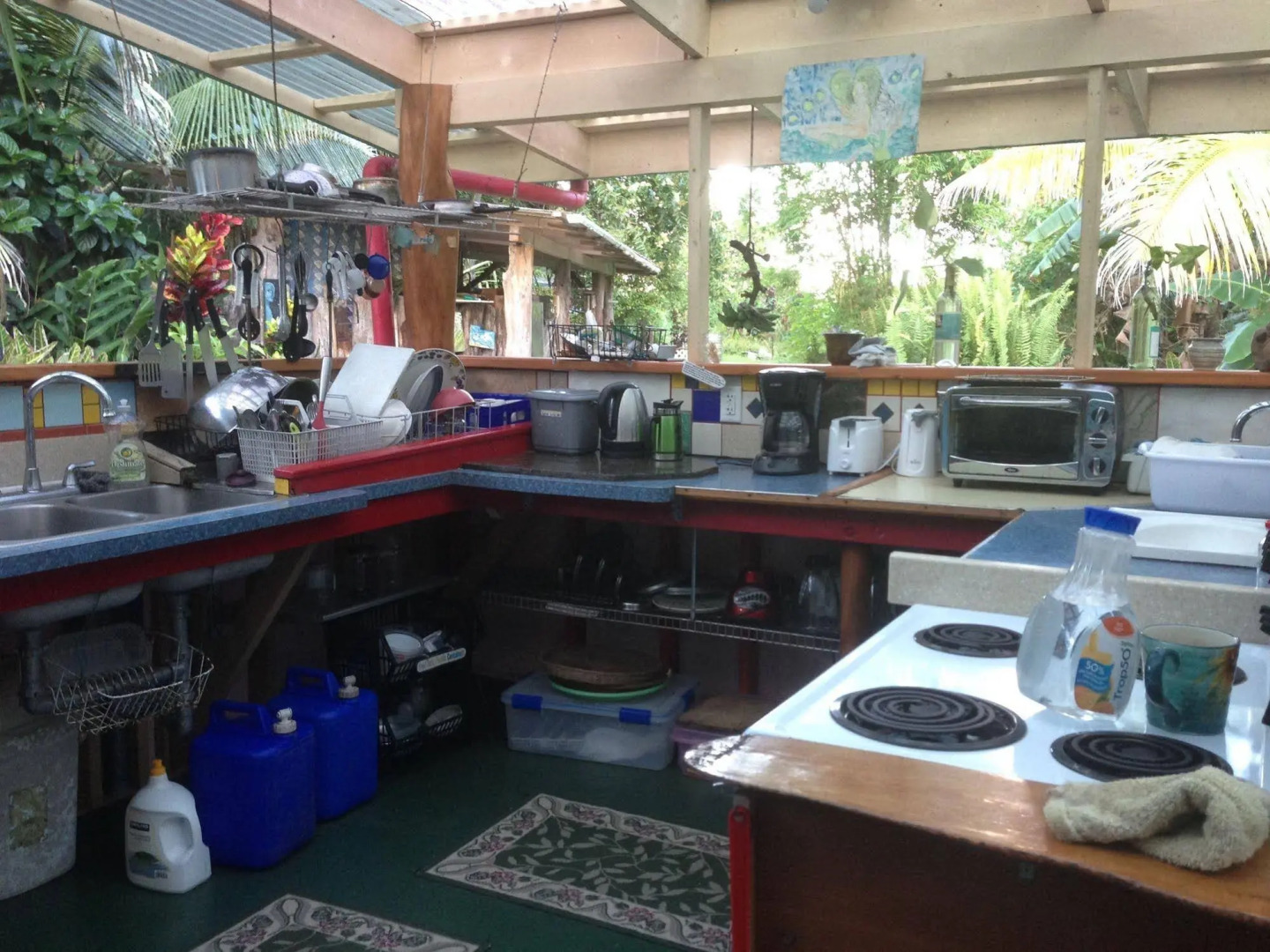 Hedonisia Hawaii Eco-Hostel Community