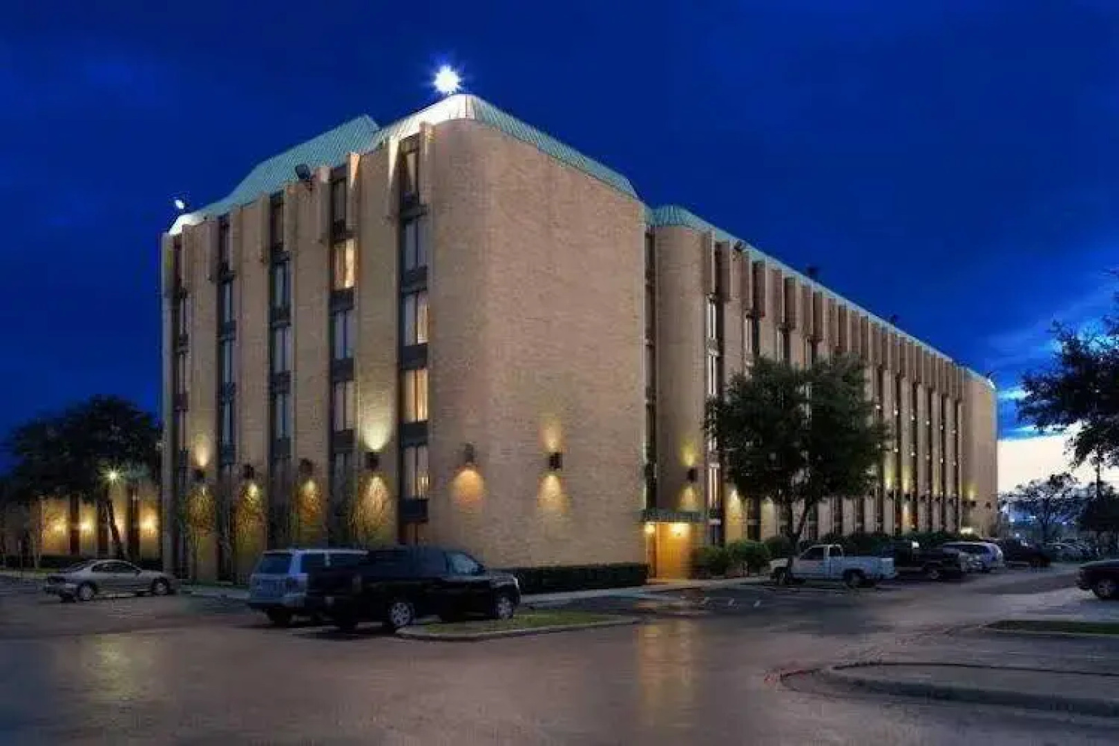 Holiday Inn Select North Dallas