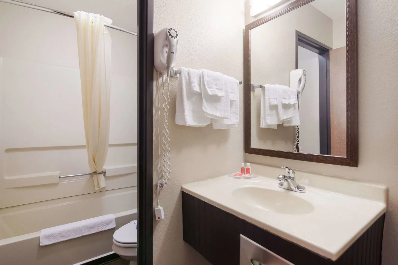 Econo Lodge Grand Forks