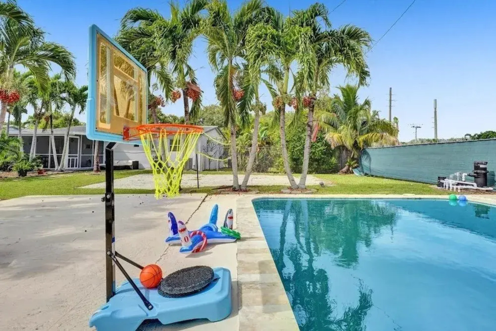 Casa Lago 3 Bedroom Home by Redawning