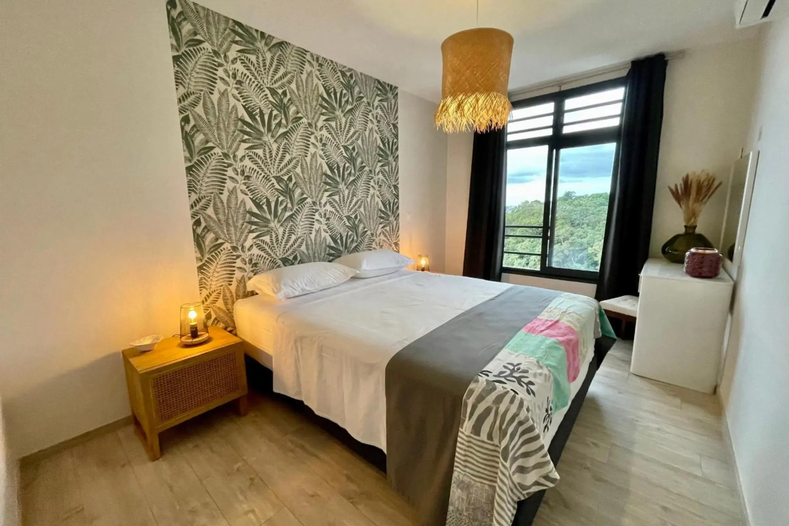 Mititai condo sea view & pool the quiet place near the airport