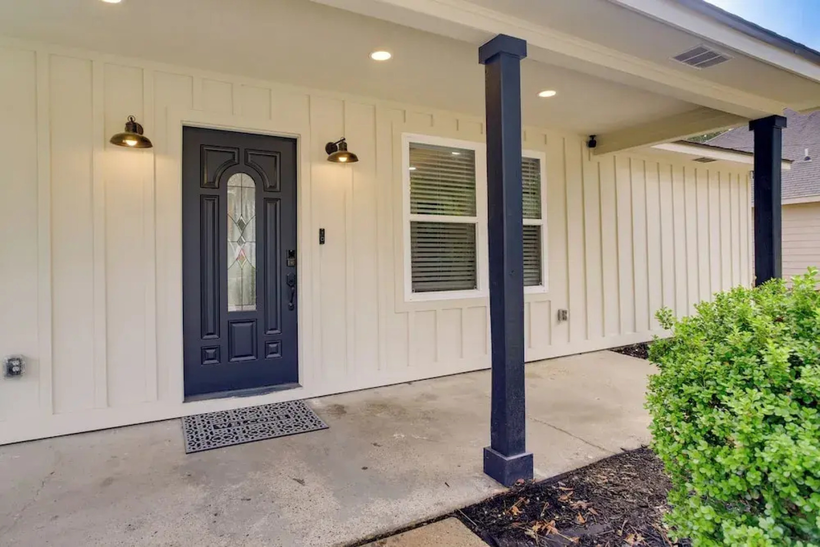 Dog-friendly Home in The Woodlands w/ Fenced Yard!
