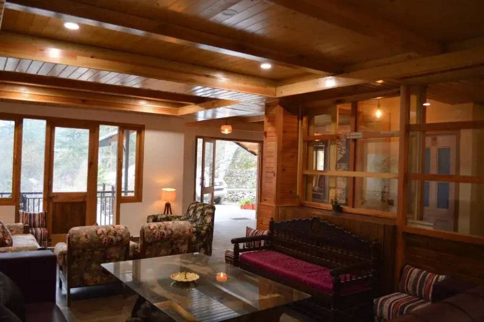 The Woodward Two By Oyo Room