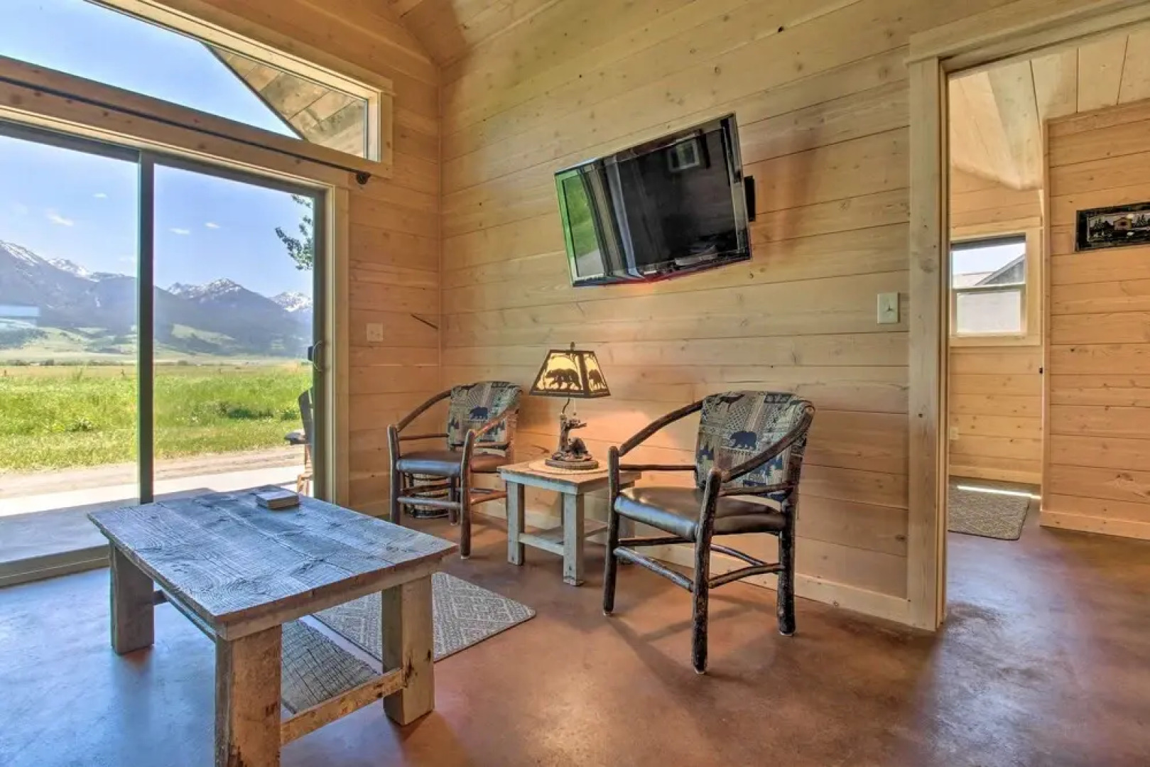 Peaceful Mtn Retreat ~ 43 Mi to Yellowstone!